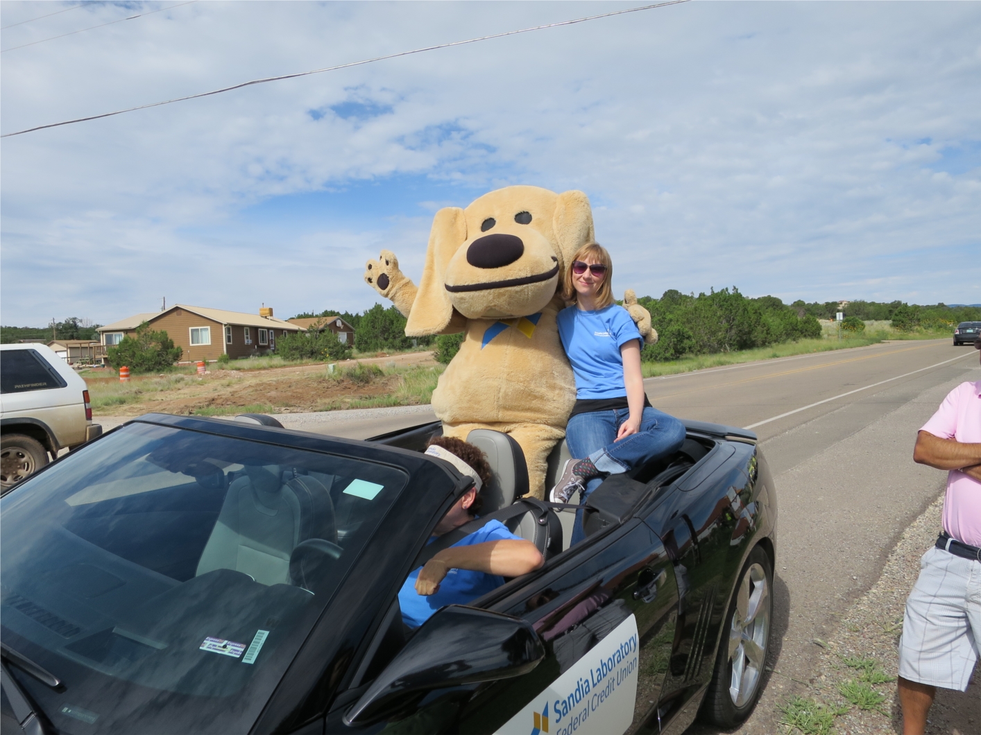 SLFCU mascot Sandy the Lab at the 2015 Run Rally Rock event