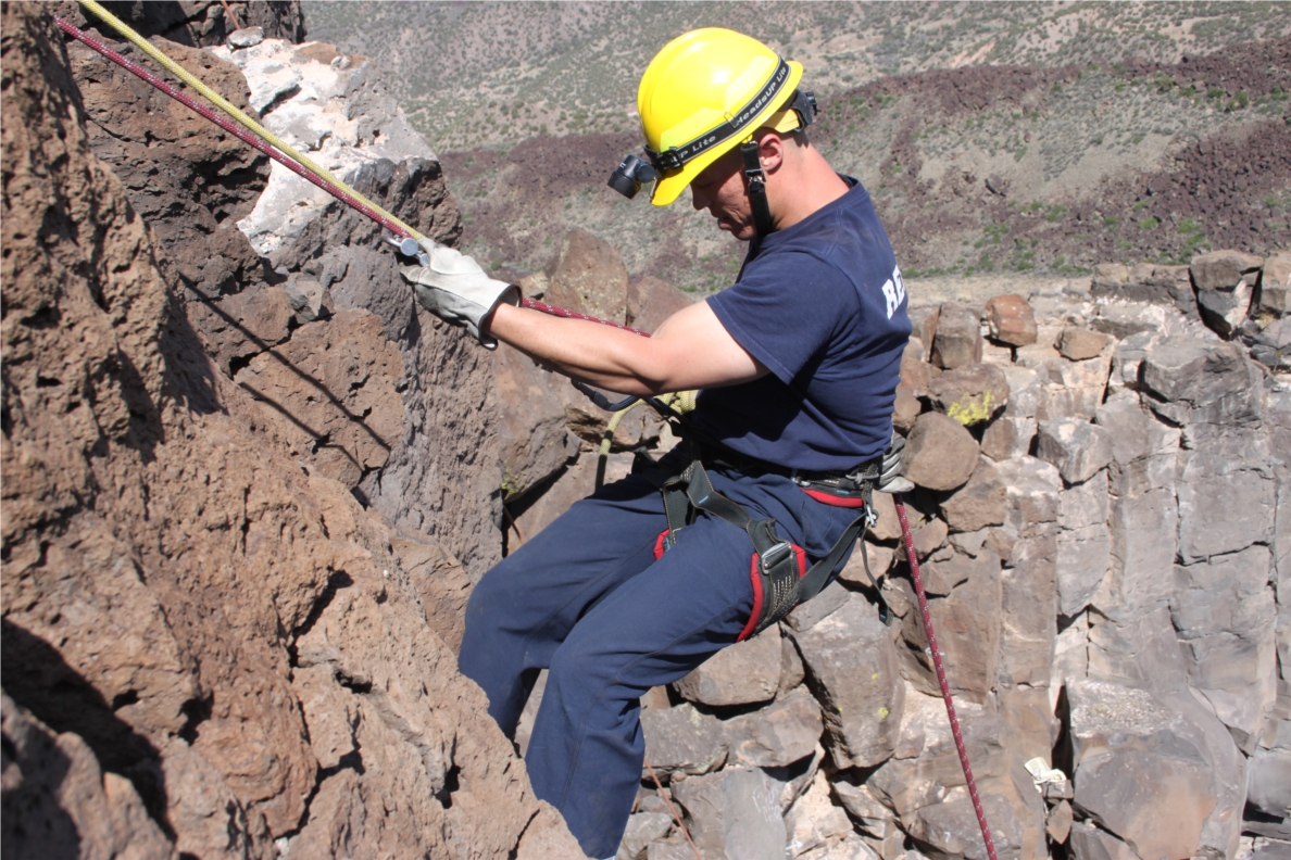 A Los Alamos Firefighter makes his decent into the Canyon for rescue.