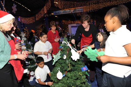 Baird associates decorated holiday trees with Chicago-area students for the 2010 Children Celebrate Children event for Children’s Hospital. 