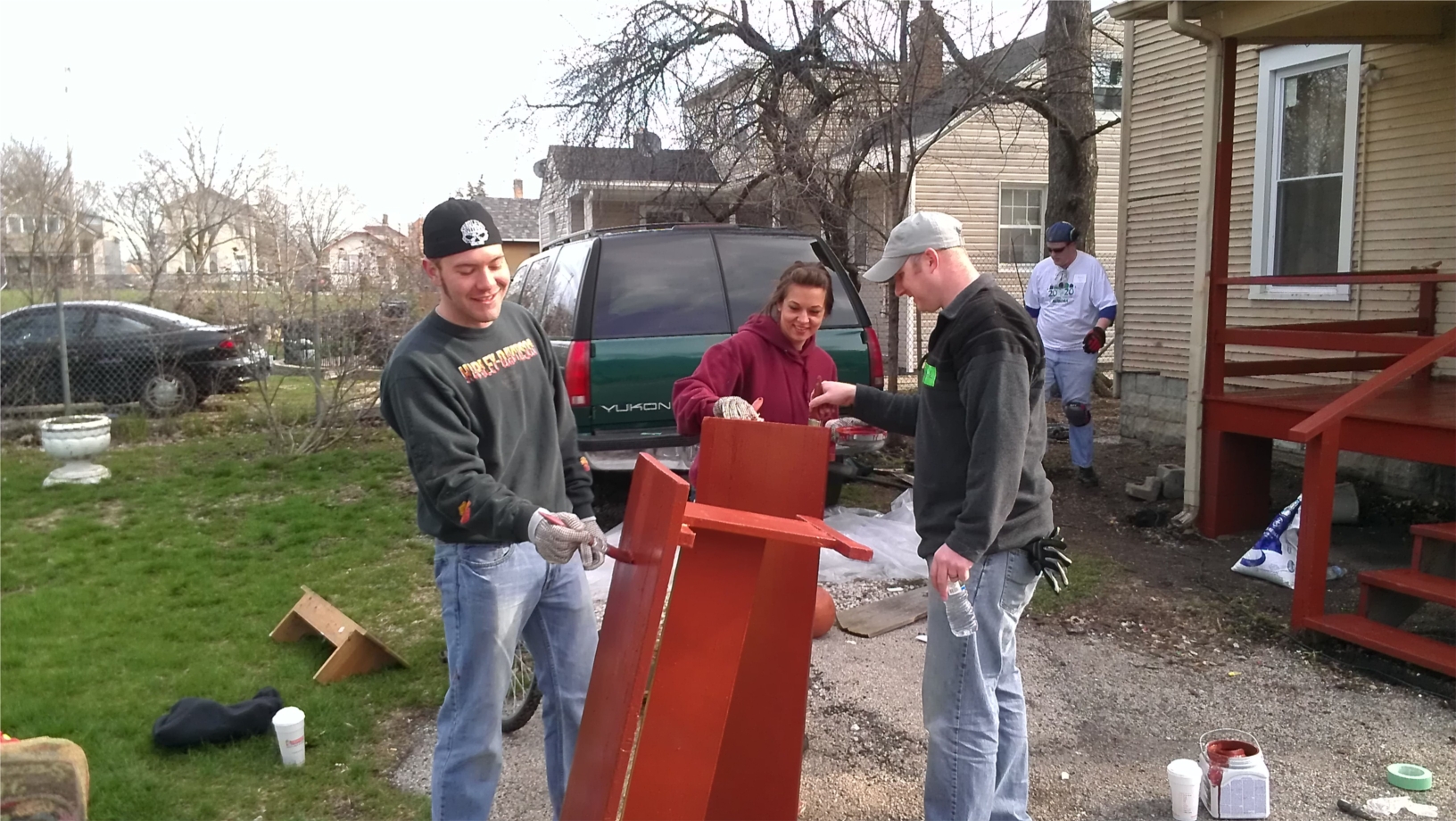 Volunteers from The Hartford’s Aurora office came together with other local companies to help restore homes in Aurora, IL as part of Rebuilding Auora. Volunteers worked on repairing, painting and cleaning a home as well as installing new landscaping.