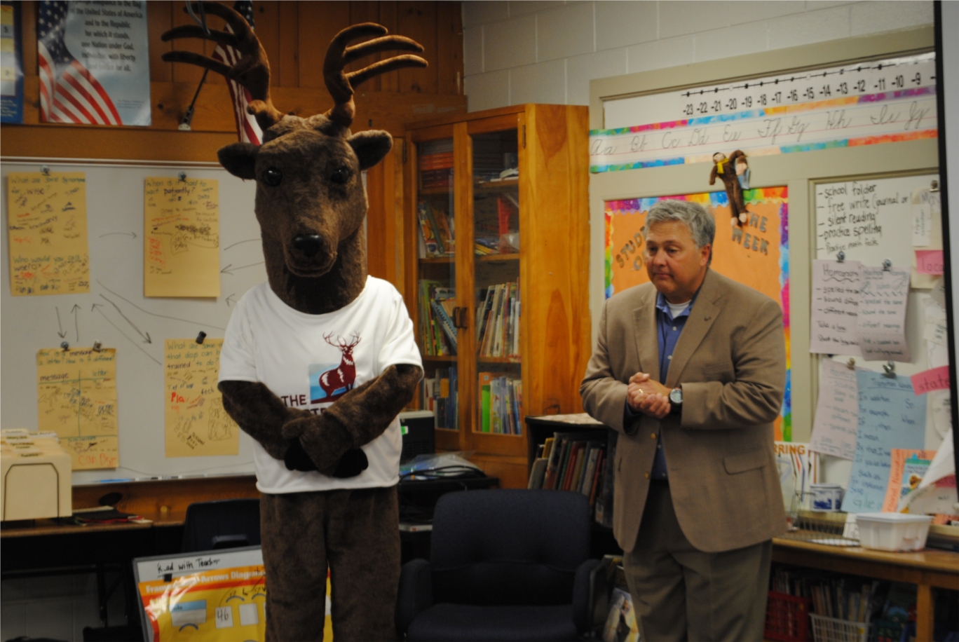 Hartford employee Steve Grebner joined forces with Larry the Stag and Yorkville Fox Valley Therapy Dog Club to talk about Fire prevention at a local elementary school during Fire Safety Month.