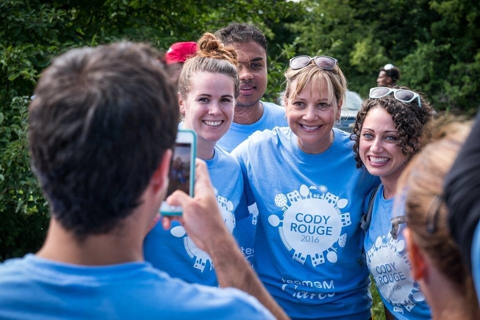 GM Chairman and CEO Mary Barra volunteers with employees in Detroit’s Cody community (Photo by Steve Fecht for GM).