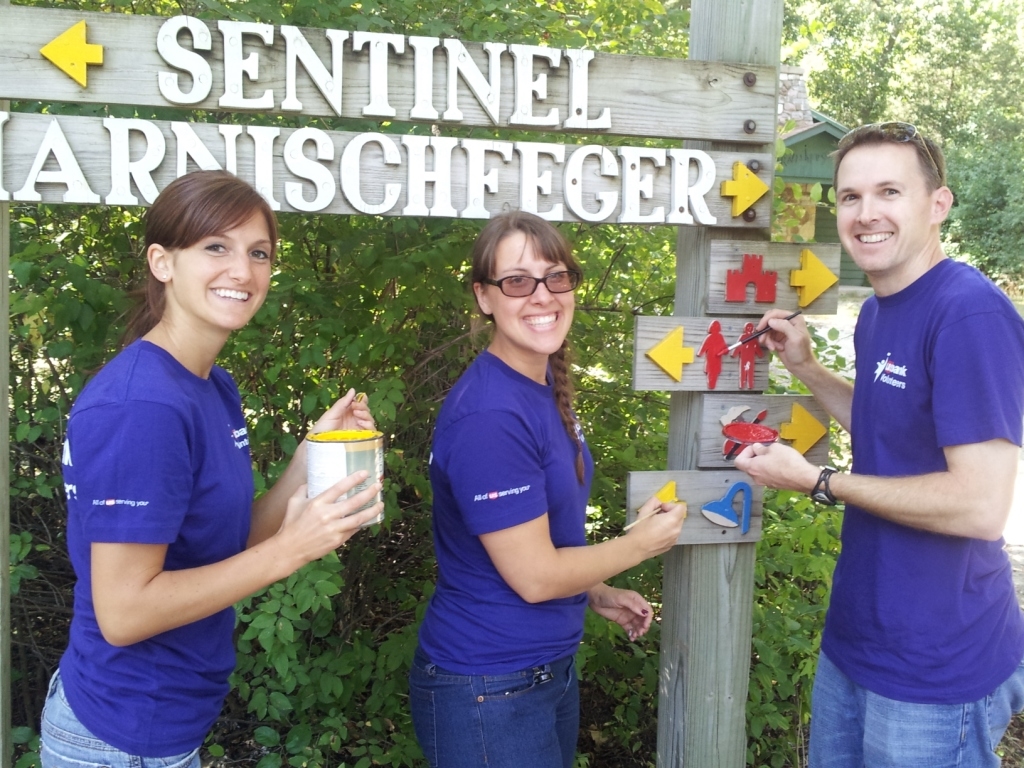 U.S. Bank employee volunteers spruce up the signage at Indian Mound Reservation Scout Camp in Oconomowoc, Wis. in September. 
