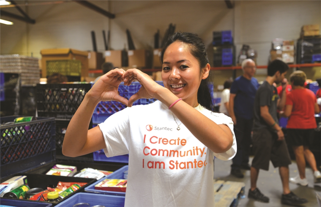 Stantec Orange County team member Maria Manalili joined coworkers in hand-sorting more than 19,500 pounds of donated food at Second Harvest Food Bank of Orange County. The event was part of a company wide day of service in which more than 4,000 employees facilitated service projects around the globe.