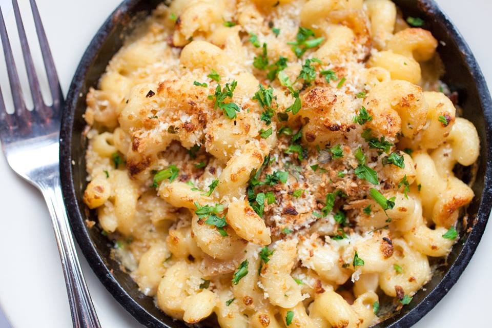Creamy mac & cheese with Applewood-smoked bacon, caramelized onions, Parmesan, parsley and lemon zest breadcrumbs