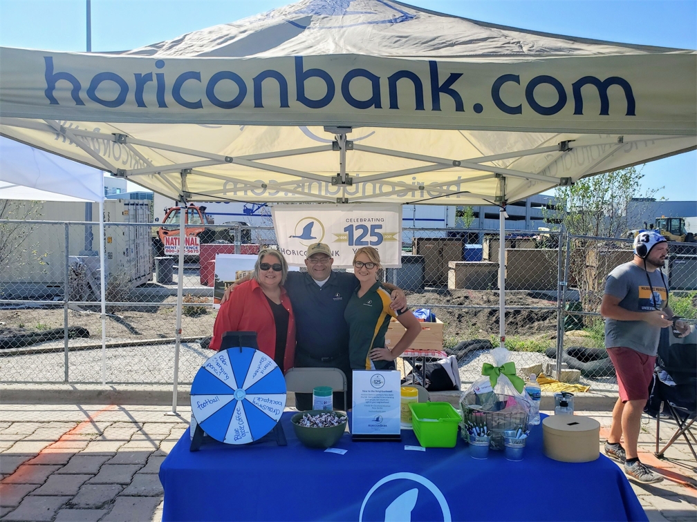 Horicon Bankers volunteers at Harbor Fest in Milwaukee.