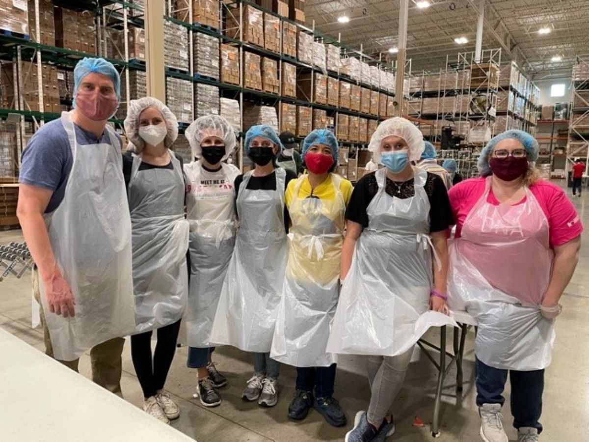 Morningstar colleagues volunteering at Greater Chicago Food Depository.
