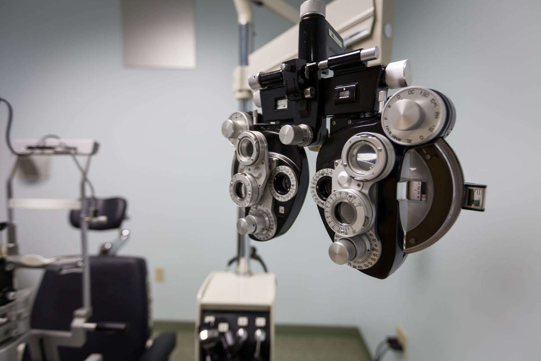 We offer a full scope of eye care.