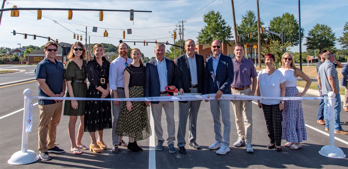 Farmington-Ridge-Pkwy-Ribbon-Cutting_DSC_9142.jpg