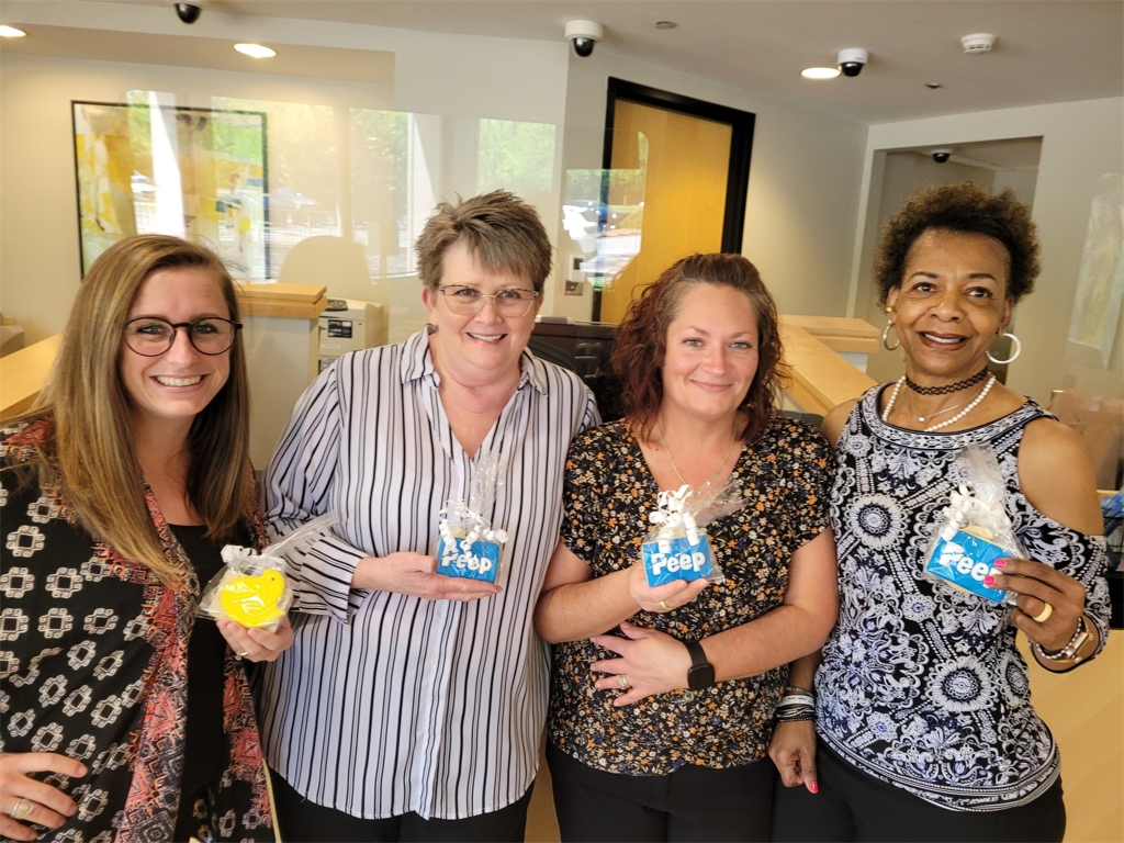 Pinnacle's Culture Club uses custom cookies to encourage peer recognition through "Peeps Feedback" -- recognition on associates' intranet profiles.