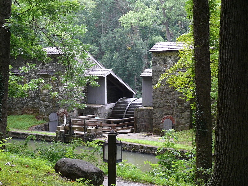 800px-Water_wheel_at_Hagley_museum.jpg