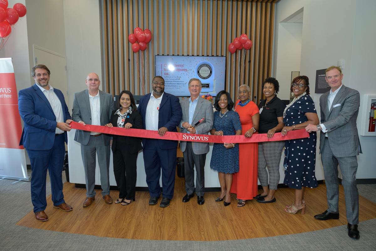 Synovus Ribbon Cutting_177.jpg