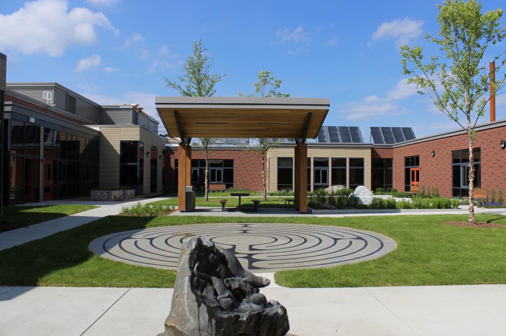 Court yard otter.jpg