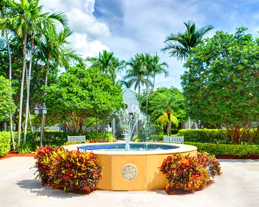 Smal - Fountain.jpg