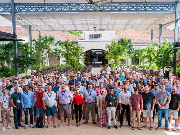 Payroc-2022-RocReunion_large group picture.png