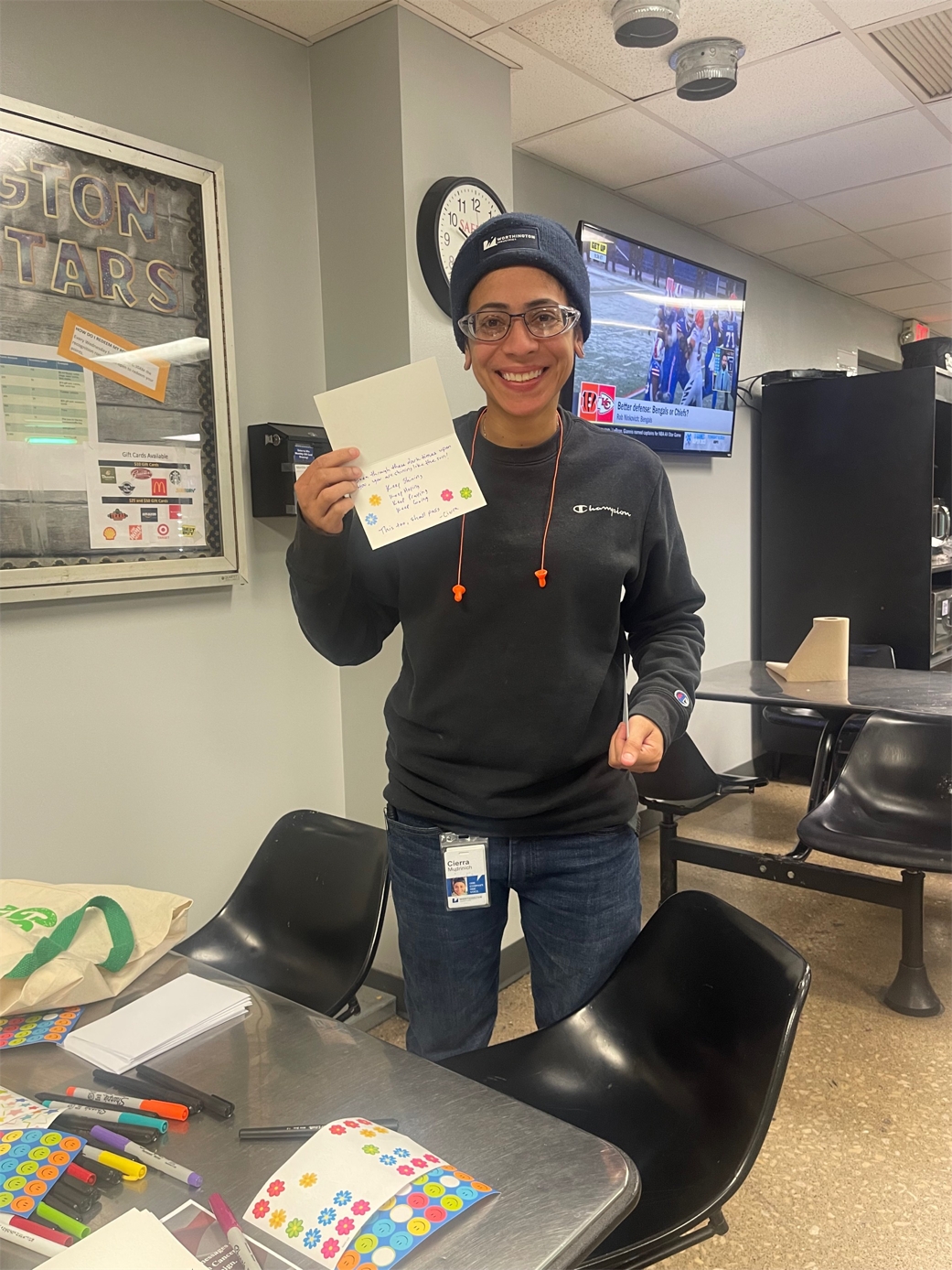 Through the American Cancer Society’s Love Notes Around the World Campaign, Worthington employees wrote cards with messages of hope and inspiration for cancer patients.