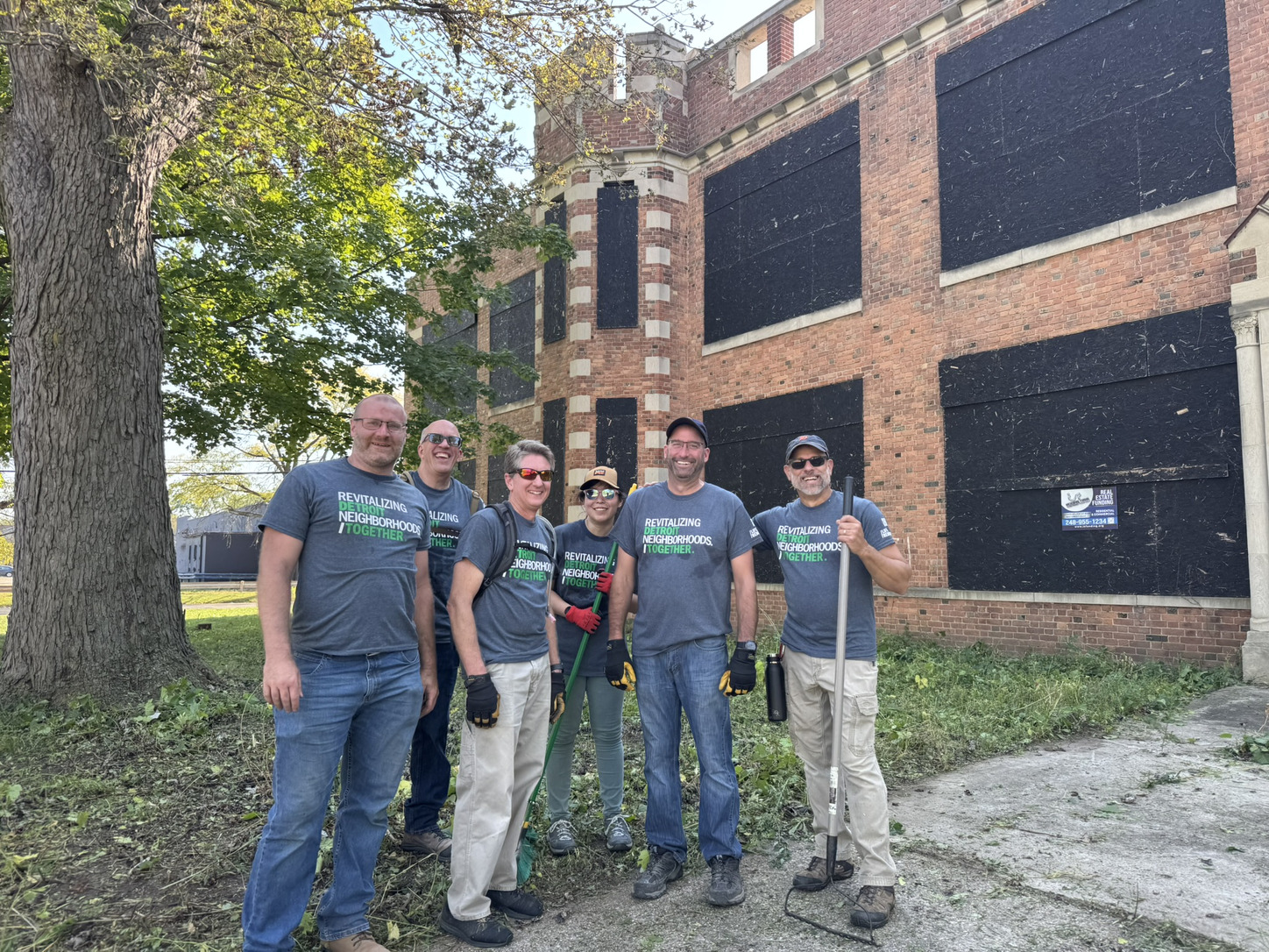 SmithGroup colleagues volunteer with Life Remodeled