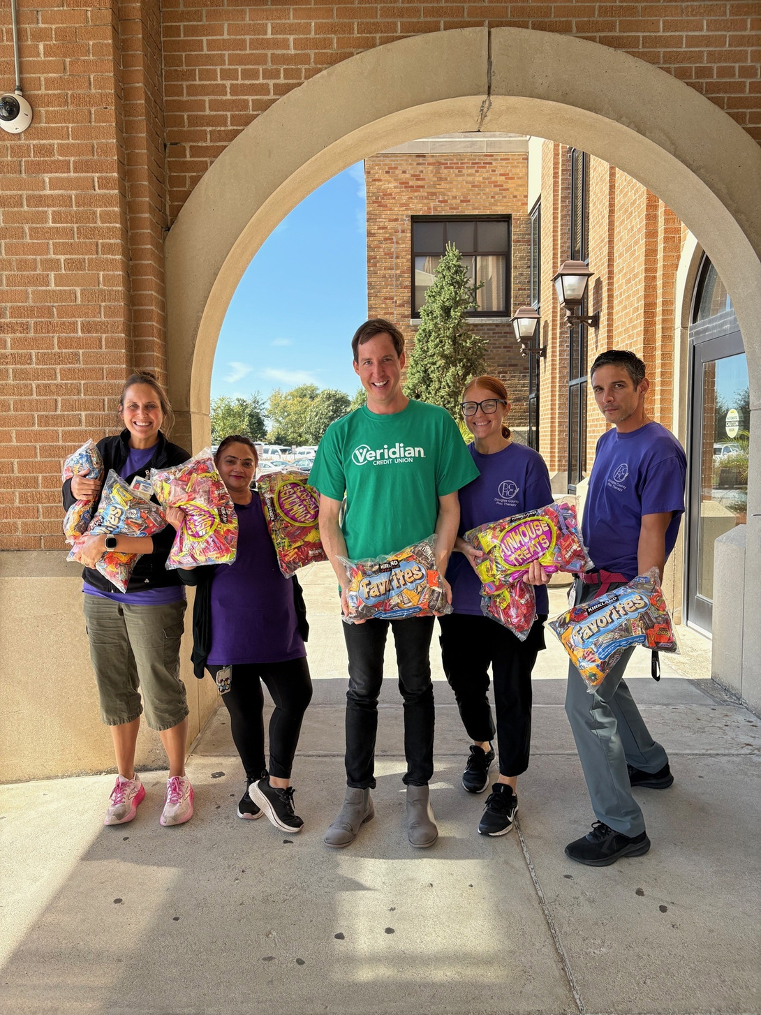 Each year, Veridian celebrates International Credit Union Day by giving each out our teams a small budget to spread random acts of kindness in their own communities as a reflection of the “people helping people” credit union philosophy.