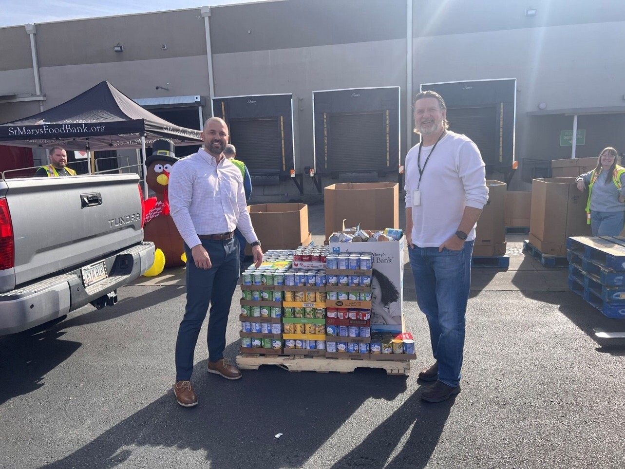 Thanksgiving is a time for gratitude and giving back. Associates from Cambridge’s Phoenix, Arizona office location proudly deliver canned goods to St. Mary’s Food Bank in support of the firm’s Thanksgiving Food Drive.