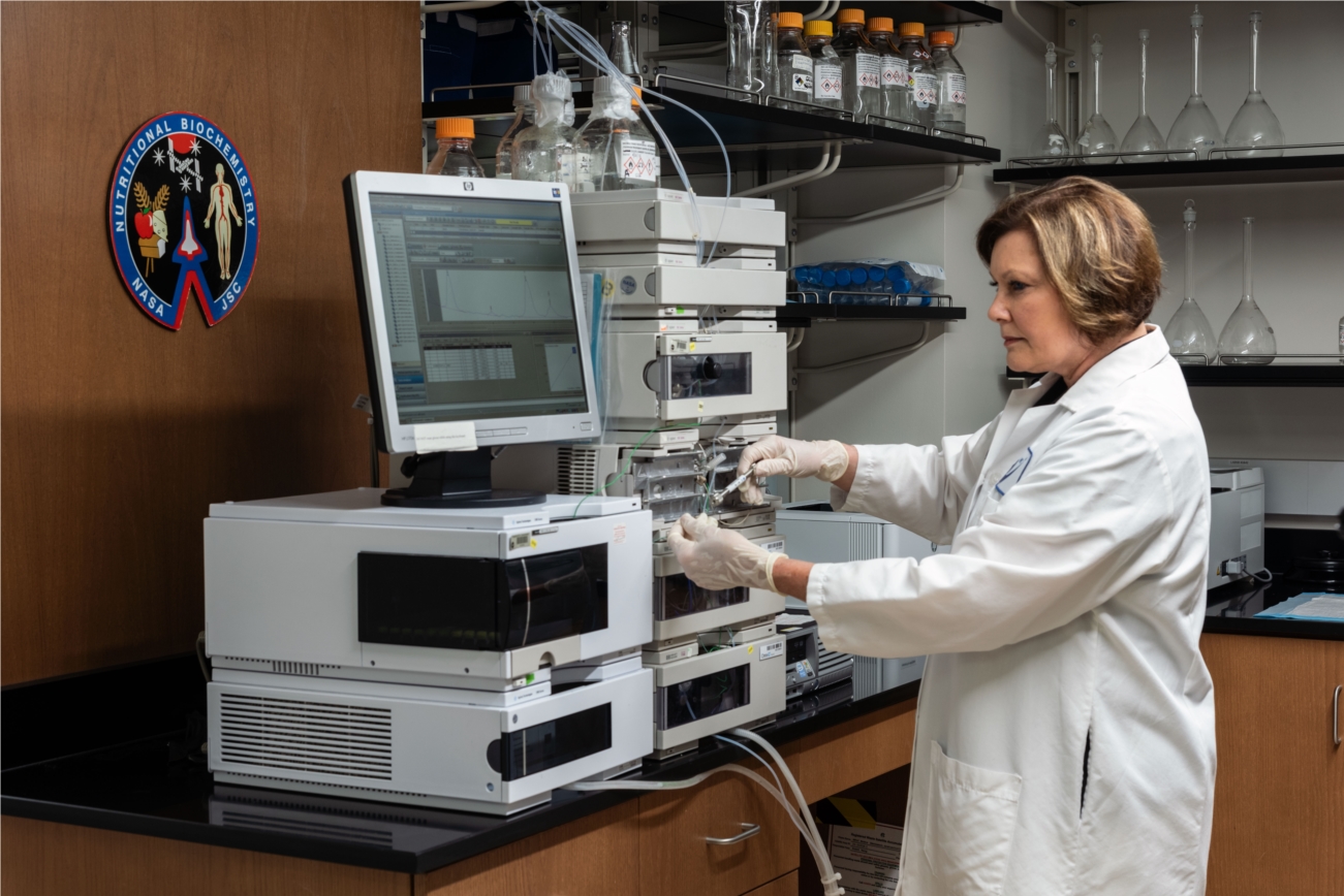 JES Tech scientist at Johnson Space Center Nutritional Biochemistry Lab