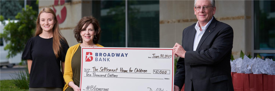 Broadway Bank SVP Roger Bott presents a $10,000 check to The Settlement Home for Children in the #BGenerous campaign.  Broadway Bank helped raise more than $47,327 in COVID-19 relief for the home. 