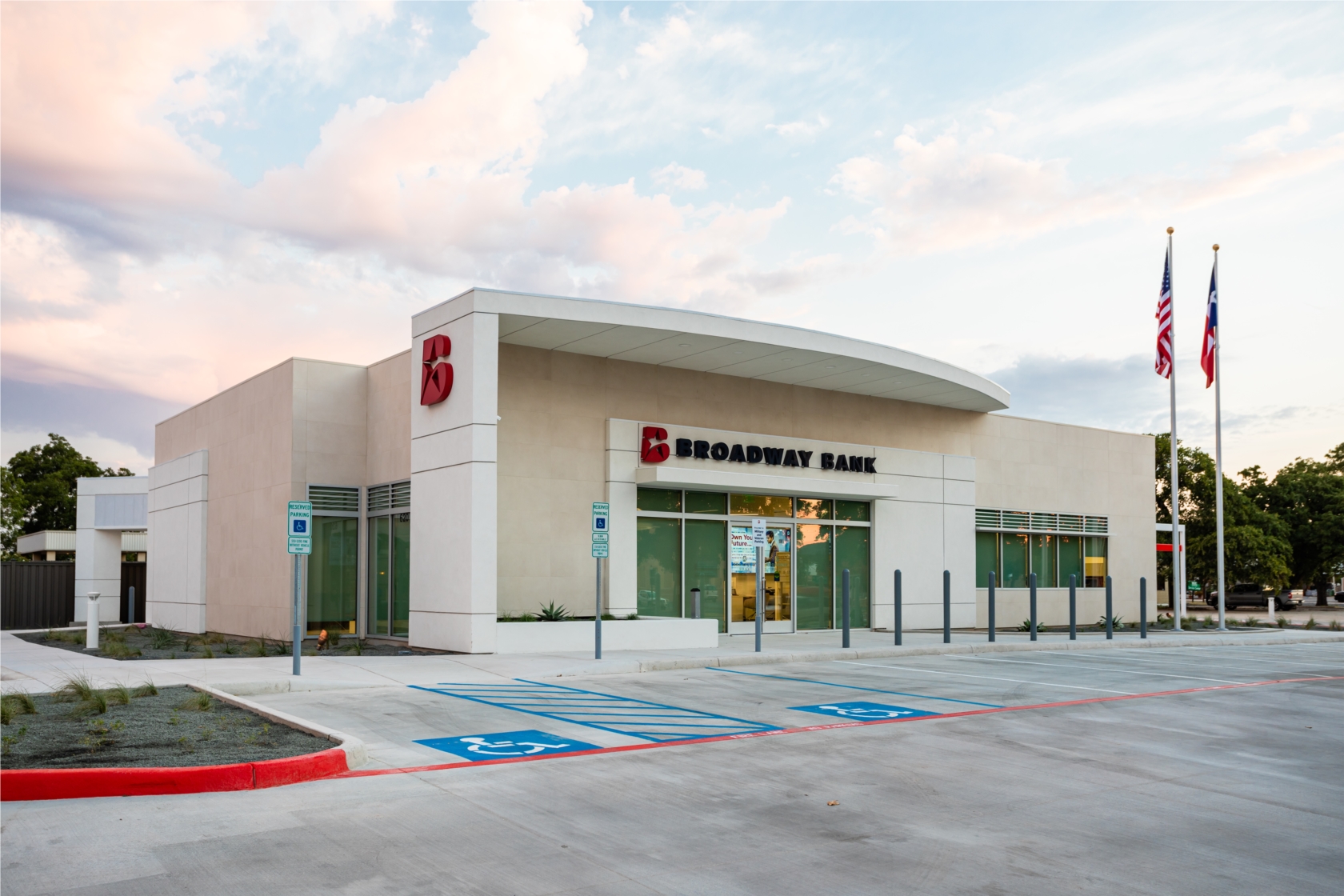 Broadway Bank opened up a state-of-the-art financial center in Kerrville in August 2020. The new design is optimized for a best in class customer experience and also reflects the bank's commitment to deliver modern banking that's locally sourced and personally delivered. 